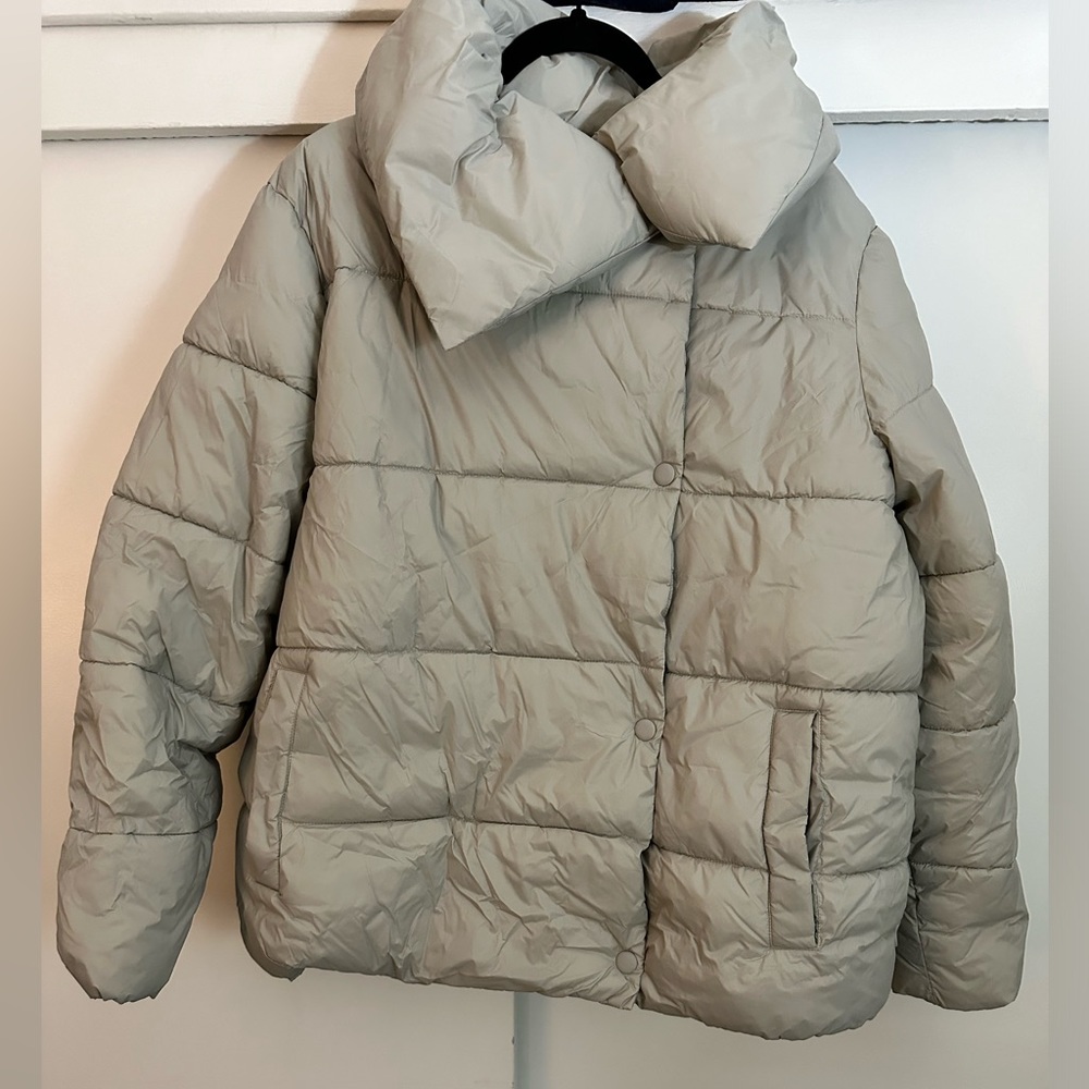 Beige Banana Republic puffer jacket new with tags